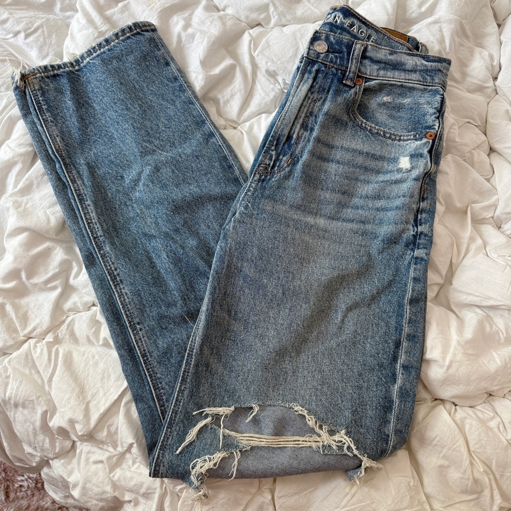 AMERICAN EAGLE HIGH RISE DISTRESSED RIPPED DENIUM JEANS BAGGY STRAIGHT